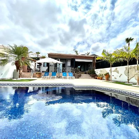 With Bbq, Private Heated Pool In Tenerife South 别墅