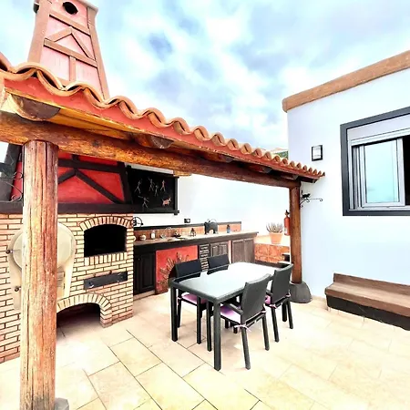 With Bbq, Private Heated Pool In Tenerife South 别墅