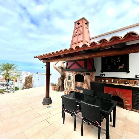 With Bbq, Private Heated Pool In Tenerife South 阿德耶