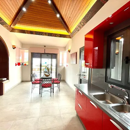 With Bbq, Private Heated Pool In Tenerife South 阿德耶