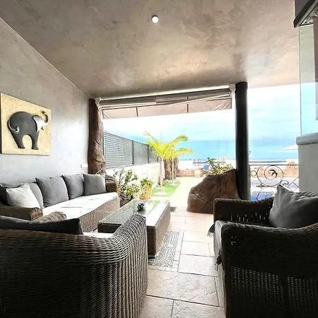 With Bbq, Private Heated Pool In Tenerife South 别墅